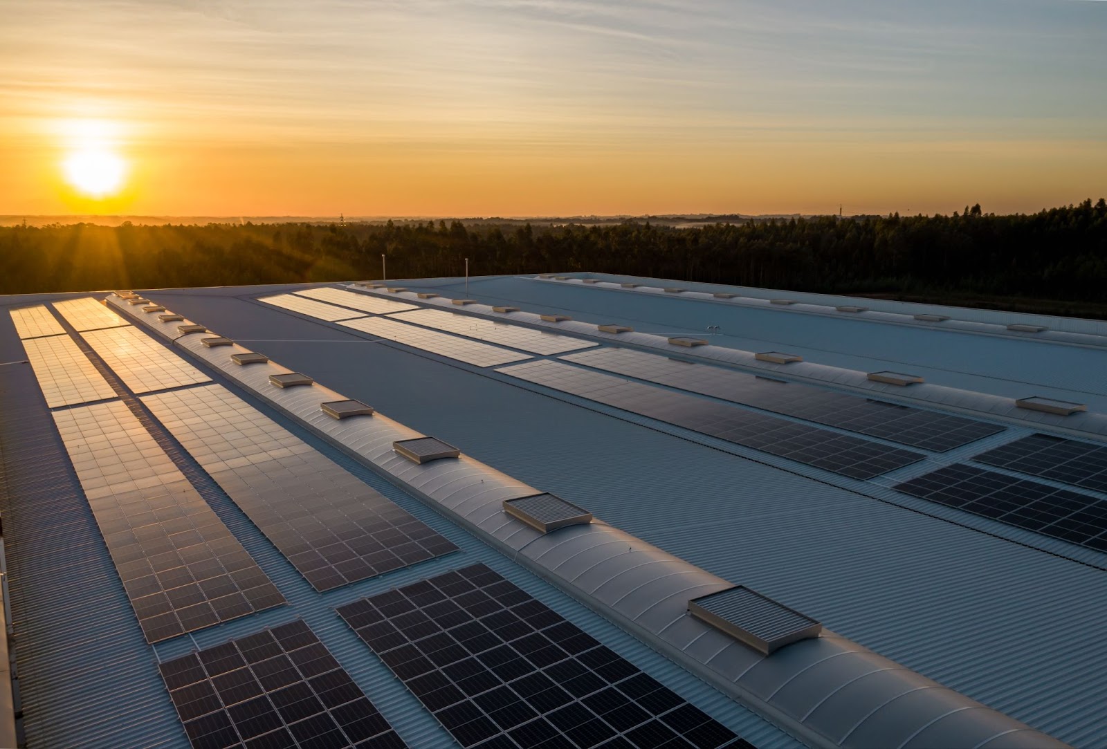 Read more about the article Why hybrid solar battery systems are becoming an increasingly popular choice in Australia