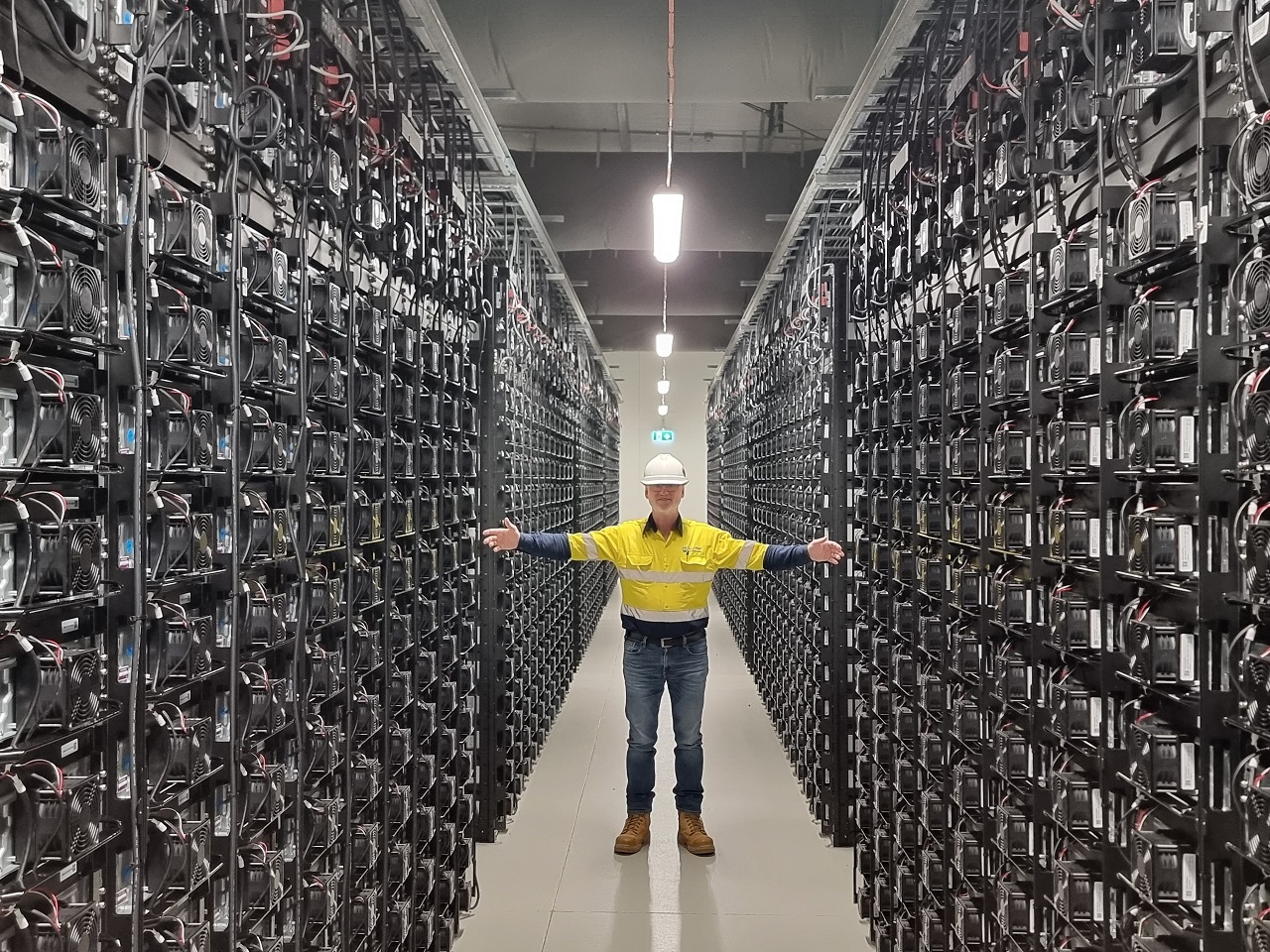 Read more about the article Shedding Light on Solar Power: Exploring its Efficiency, Storage and Savings.